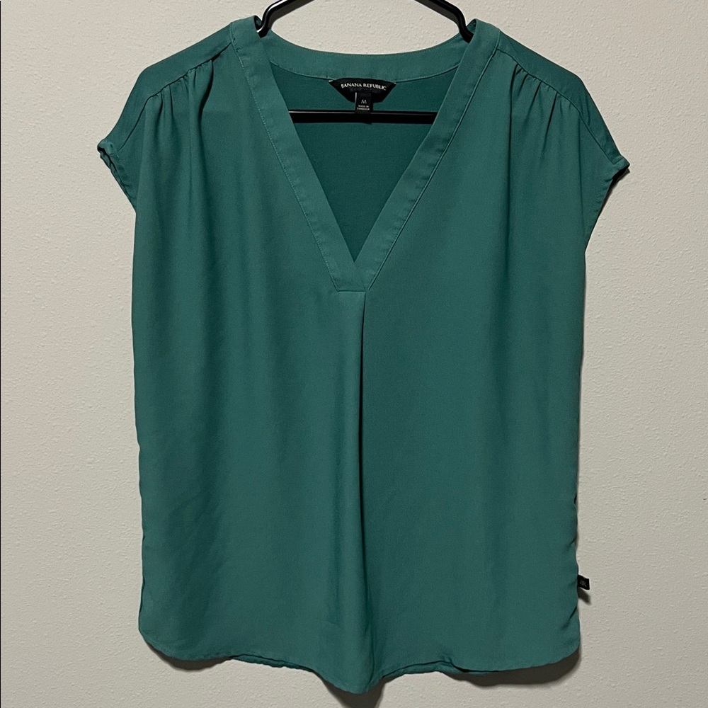 Banana Republic Green V-Neck Cap Sleeve Blouse